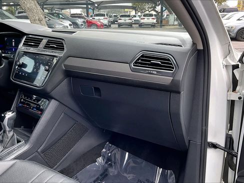 Certified 2022 Volkswagen Tiguan SE image 19