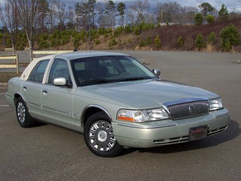 Used 2004 Mercury Grand Marquis GS image 1