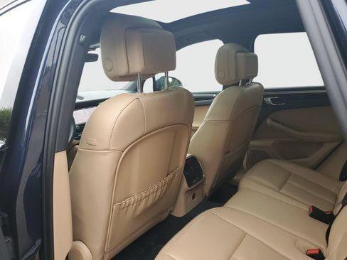 Used 2023 Porsche Macan AWD/4WD image 14