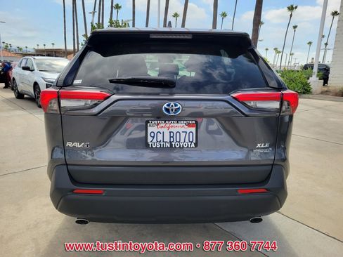 Certified 2022 Toyota RAV4 XLE Premium AWD/4WD image 5