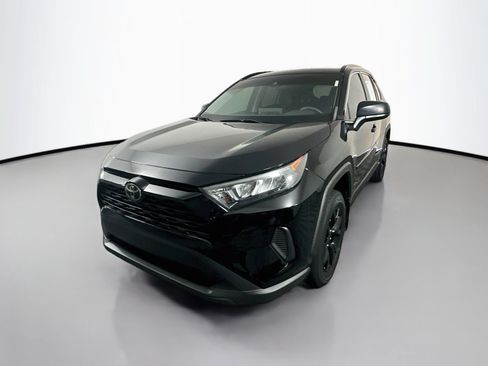 Used 2021 Toyota RAV4 LE FWD image 3