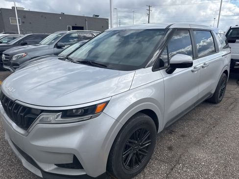 Used 2022 Kia Carnival LX image 21