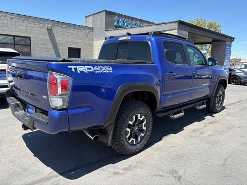 Used 2023 Toyota Tacoma TRD Off-Road w/ TRD Premium Off Road Package AWD/4WD image 4