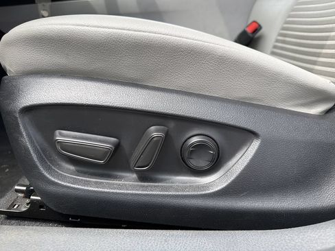 Used 2023 Toyota Camry SE FWD image 9