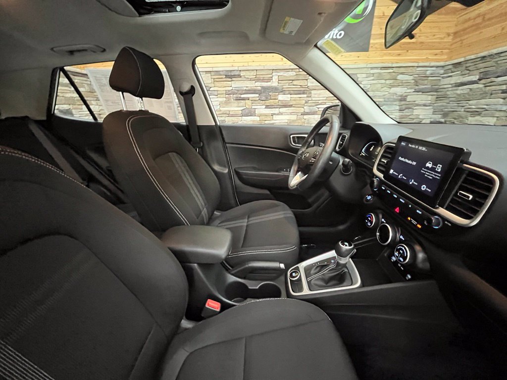 Used 2024 Hyundai Venue SEL FWD image 22