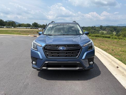 Used 2023 Subaru Forester Premium AWD/4WD image 2