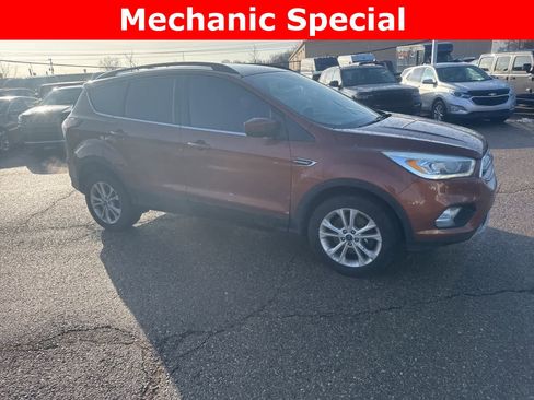 Used 2017 Ford Escape SE w/ Equipment Group 201A image 9
