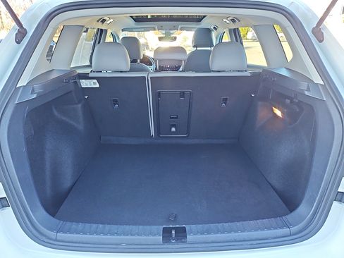 Certified 2023 Volkswagen Taos SE w/ Panoramic Sunroof Package image 32