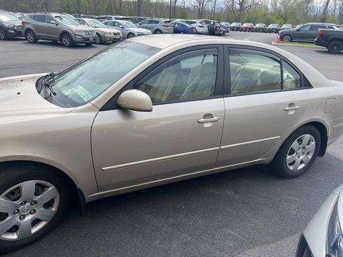 Used 2010 Hyundai Sonata GLS FWD image 3