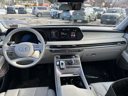 Used 2024 Hyundai Palisade Calligraphy image 19