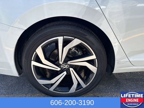 Used 2025 Volkswagen Jetta SEL FWD image 7