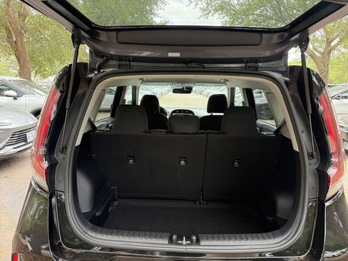 Used 2025 Kia Soul LX w/ LX Technology Package FWD image 28