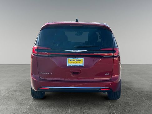 New 2026 Chrysler Pacifica Select image 4
