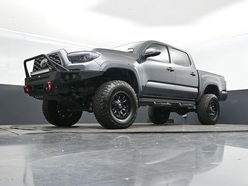 Used 2020 Toyota Tacoma TRD Off-Road image 37
