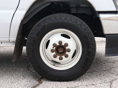 Used 2025 Ford E-450 and Econoline 450 Super Duty w/ Power Equipment Group image 32