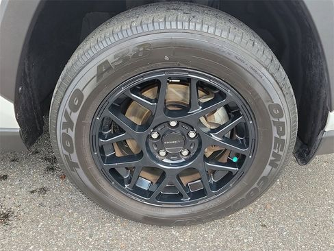 Used 2020 Toyota RAV4 XLE image 8