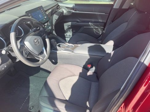 Used 2021 Toyota Camry LE image 10