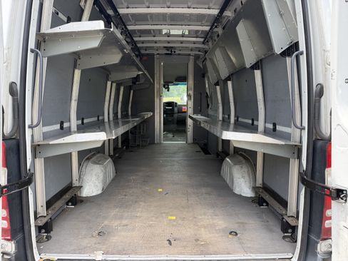 Used 2015 Mercedes-Benz Sprinter 2500 image 11