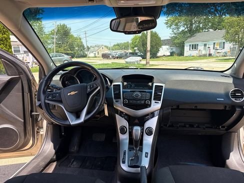 Used 2011 Chevrolet Cruze Eco FWD image 9