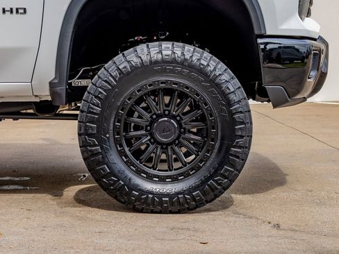 Used 2025 Chevrolet Silverado 2500 Custom w/ Custom Value Package image 11