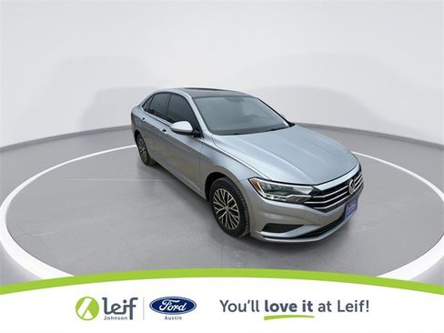 Used 2021 Volkswagen Jetta SE image 2