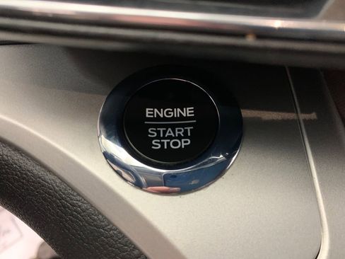 Used 2021 Ford Explorer XLT w/ Equipment Group 202A image 15