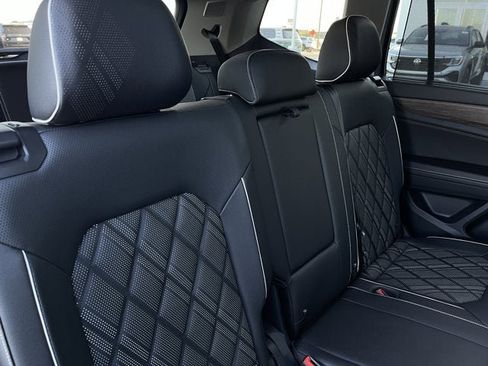 Used 2025 Volkswagen Atlas SEL Premium R-Line image 30