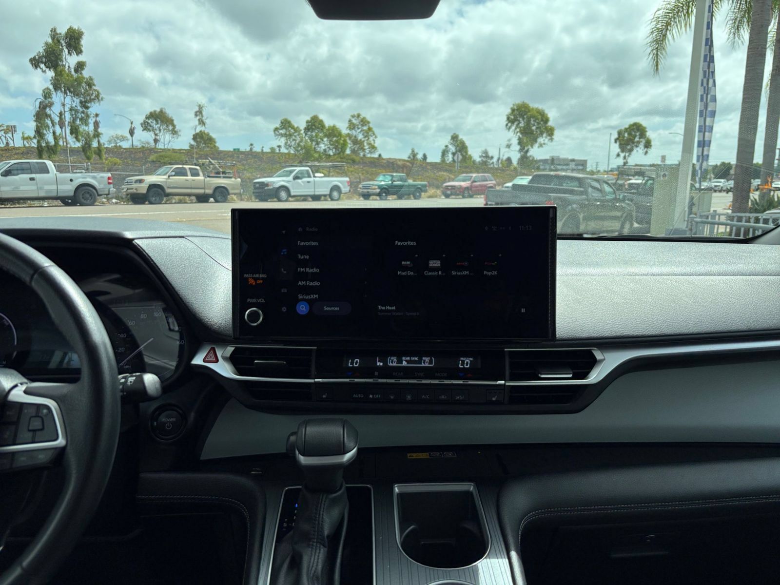 Used 2025 Toyota Sienna XLE FWD image 16