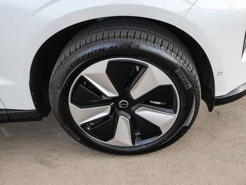 New 2025 Volvo EX90 Plus image 12