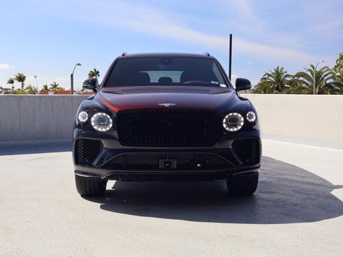 Used 2025 Bentley Bentayga image 10