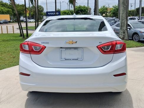 Used 2017 Chevrolet Cruze LT FWD image 5