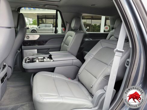 Used 2021 Lincoln Navigator Reserve w/ Luxury Package AWD/4WD image 17