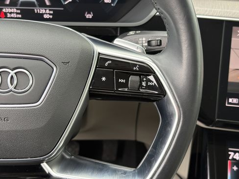 Used 2021 Audi e-tron Prestige w/ Prestige Package image 19