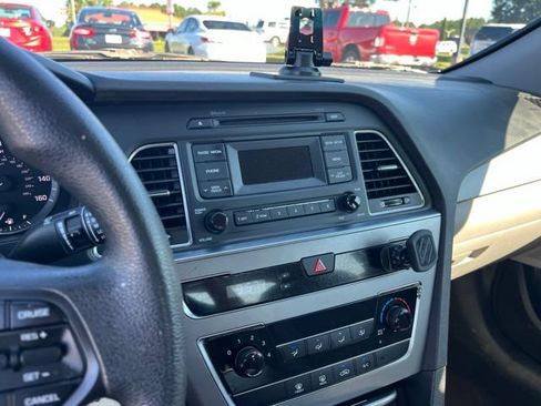 Used 2017 Hyundai Sonata SE FWD image 21