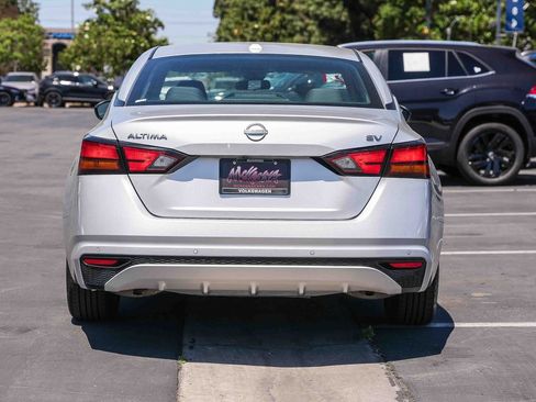 Used 2024 Nissan Altima 2.5 SV FWD image 7