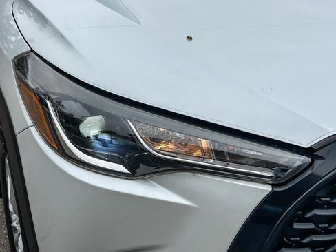Used 2022 Toyota Corolla Cross LE AWD/4WD image 4