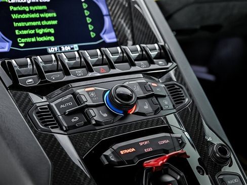 Used 2021 Lamborghini Aventador SVJ AWD/4WD image 34