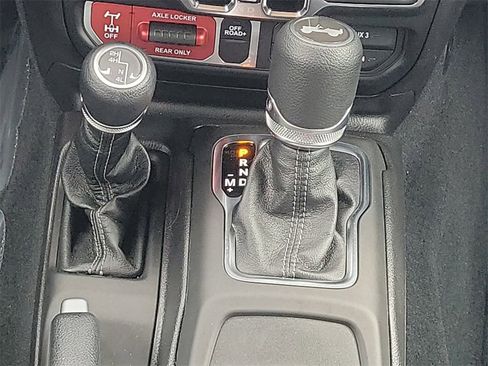 Used 2025 Jeep Wrangler Willys image 19