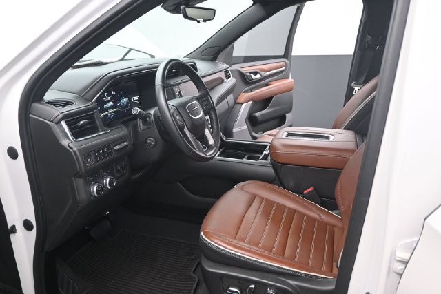 Used 2023 GMC Yukon Denali Ultimate AWD/4WD image 4
