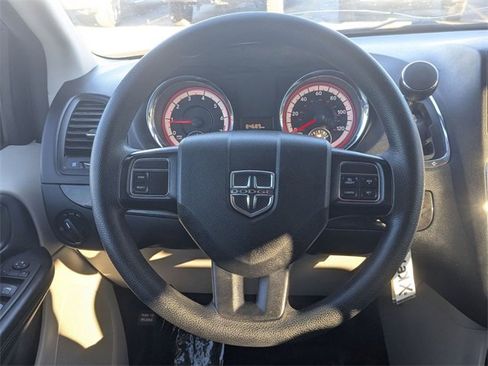 Used 2020 Dodge Grand Caravan SE image 19