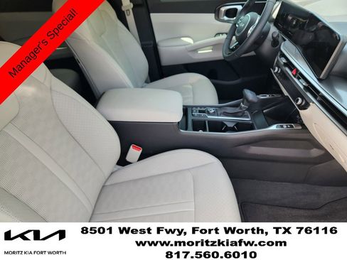 New 2025 Kia Sorento S image 6