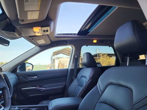 Used 2025 Nissan Pathfinder SL w/ SL Premium Package image 13