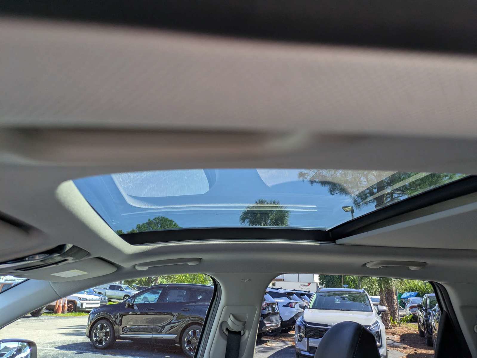 Certified 2024 Kia Sorento S w/ Panoramic Sunroof Package FWD image 18
