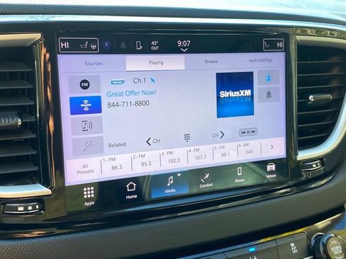 Used 2022 Chrysler Pacifica Touring-L image 21