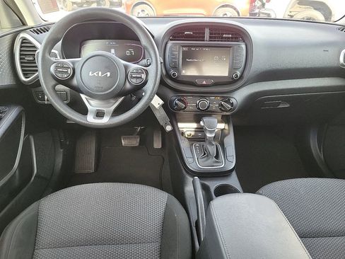 Used 2023 Kia Soul LX w/ LX Technology Package image 10