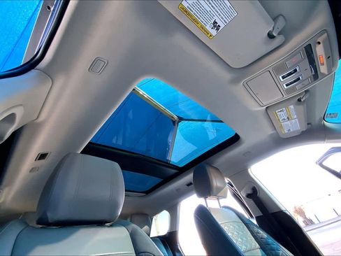 Used 2020 Land Rover Range Rover Evoque SE image 14