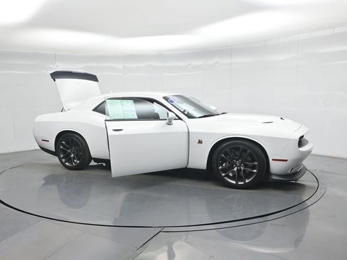 Used 2020 Dodge Challenger R/T Scat Pack RWD image 31