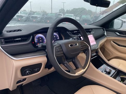 New 2025 Jeep Grand Cherokee Limited image 14