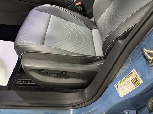 Certified 2025 Volkswagen Tiguan SE AWD/4WD image 16