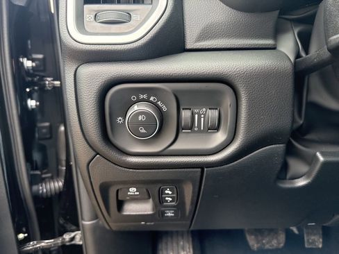 New 2026 RAM 1500 4x4 Crew Cab image 17
